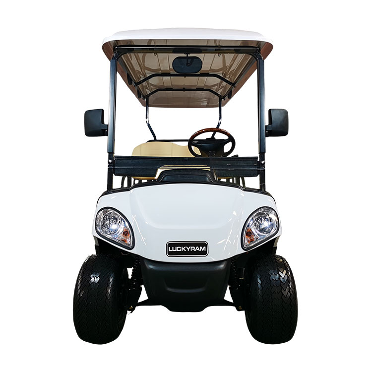 Vẫn sử dụng xe chạy bằng xăng để vận chuyển sân golf?