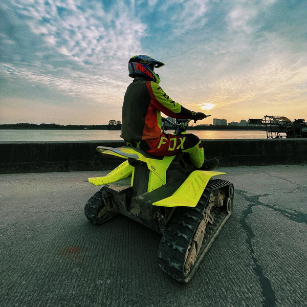 ATV điện 72V mô-men xoắn cao với đường ray kép và động cơ kép cho các điều kiện khắc nghiệt